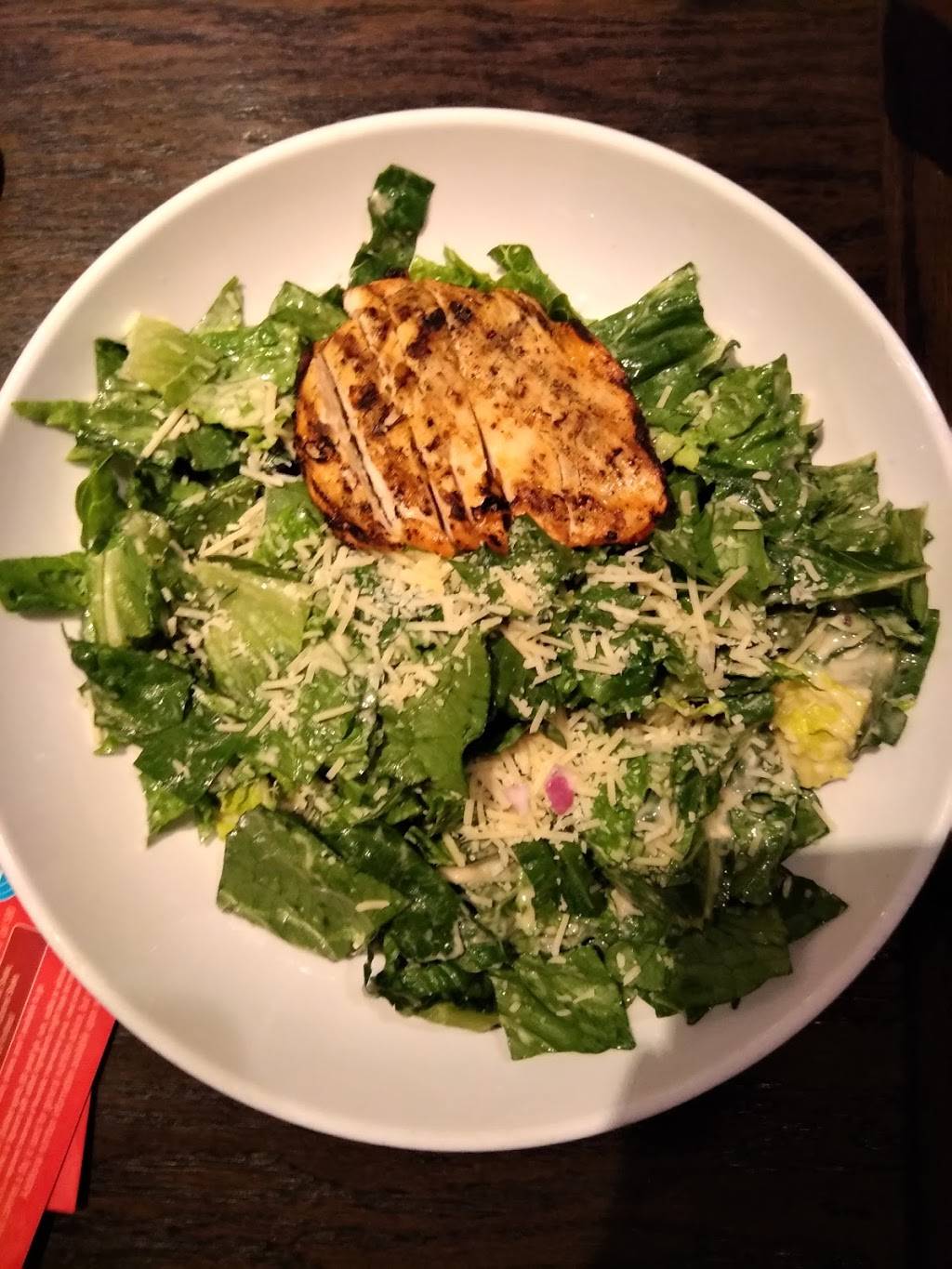 Red Robin Gourmet Burgers and Brews | restaurant | 112 Lakewood Center Mall, Lakewood, CA 90712, USA | 5624082111 OR +1 562-408-2111