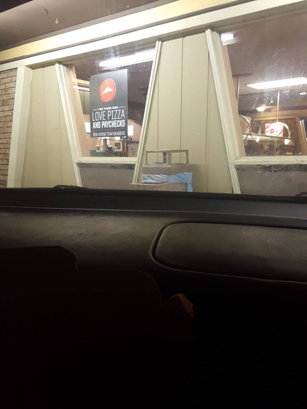 Pizza Hut | meal takeaway | 1617 S Belt Hwy, St Joseph, MO 64507, USA | 8162324040 OR +1 816-232-4040