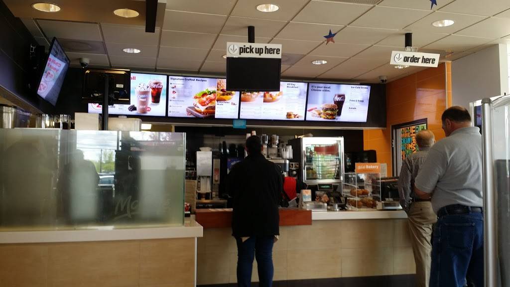 McDonalds | cafe | 914 Washington St, Middletown, CT 06457, USA | 8603440666 OR +1 860-344-0666