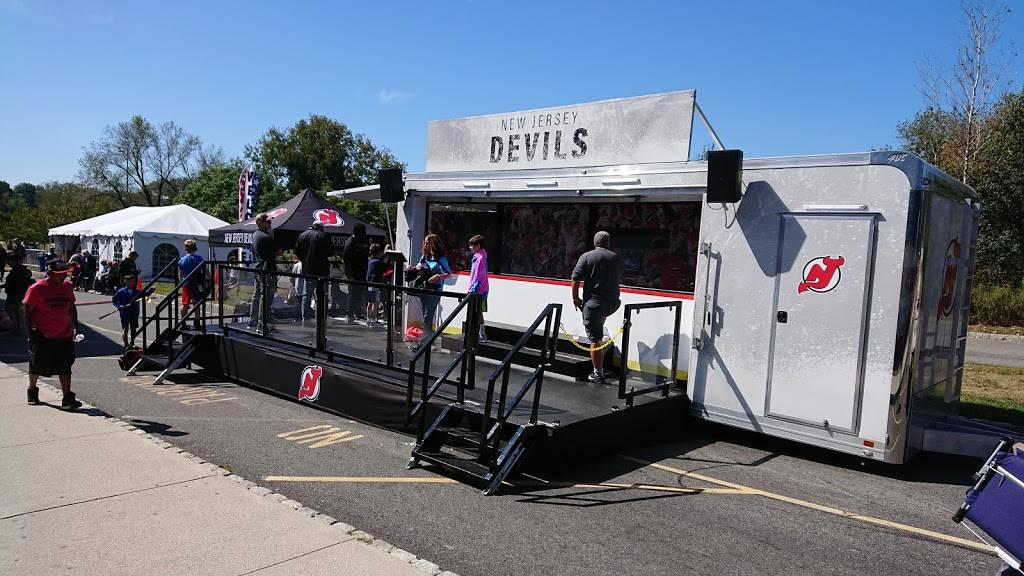 Ice Vault Arena | restaurant | 10 Nevins Rd, Wayne, NJ 07470, USA | 9736281500 OR +1 973-628-1500