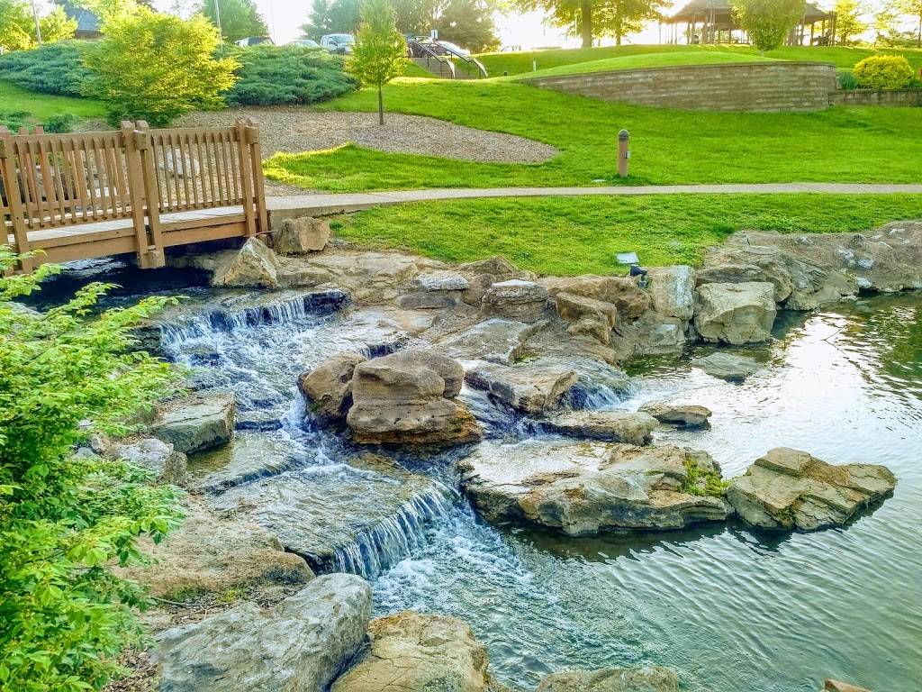 Vlasis Park | restaurant | 300 Park Dr, Ballwin, MO 63011, USA | 6362278950 OR +1 636-227-8950