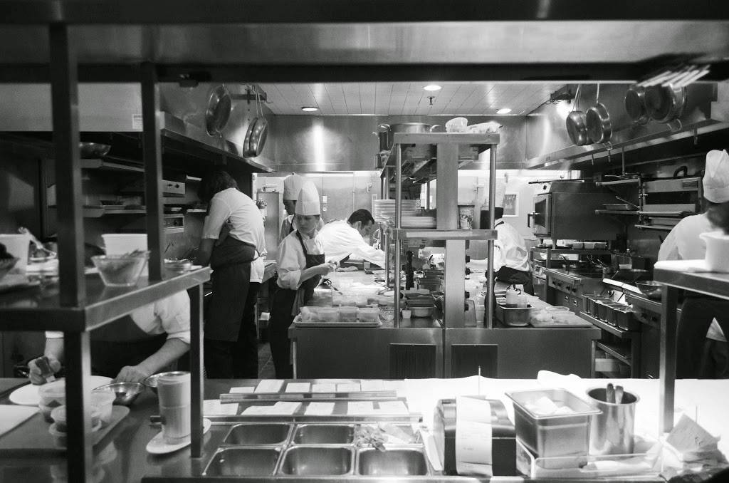 Auberge du Pommier | restaurant | 4150 Yonge St, North York, ON M2P 2C6, Canada | 4162222220 OR +1 416-222-2220