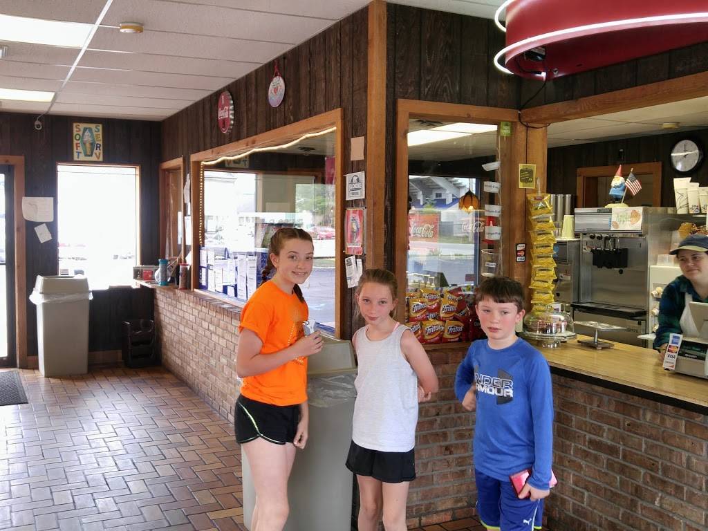 Leones Frosty Treat | restaurant | 424 W Fourteenth St, Traverse City, MI 49684, USA | 2312765148 OR +1 231-276-5148
