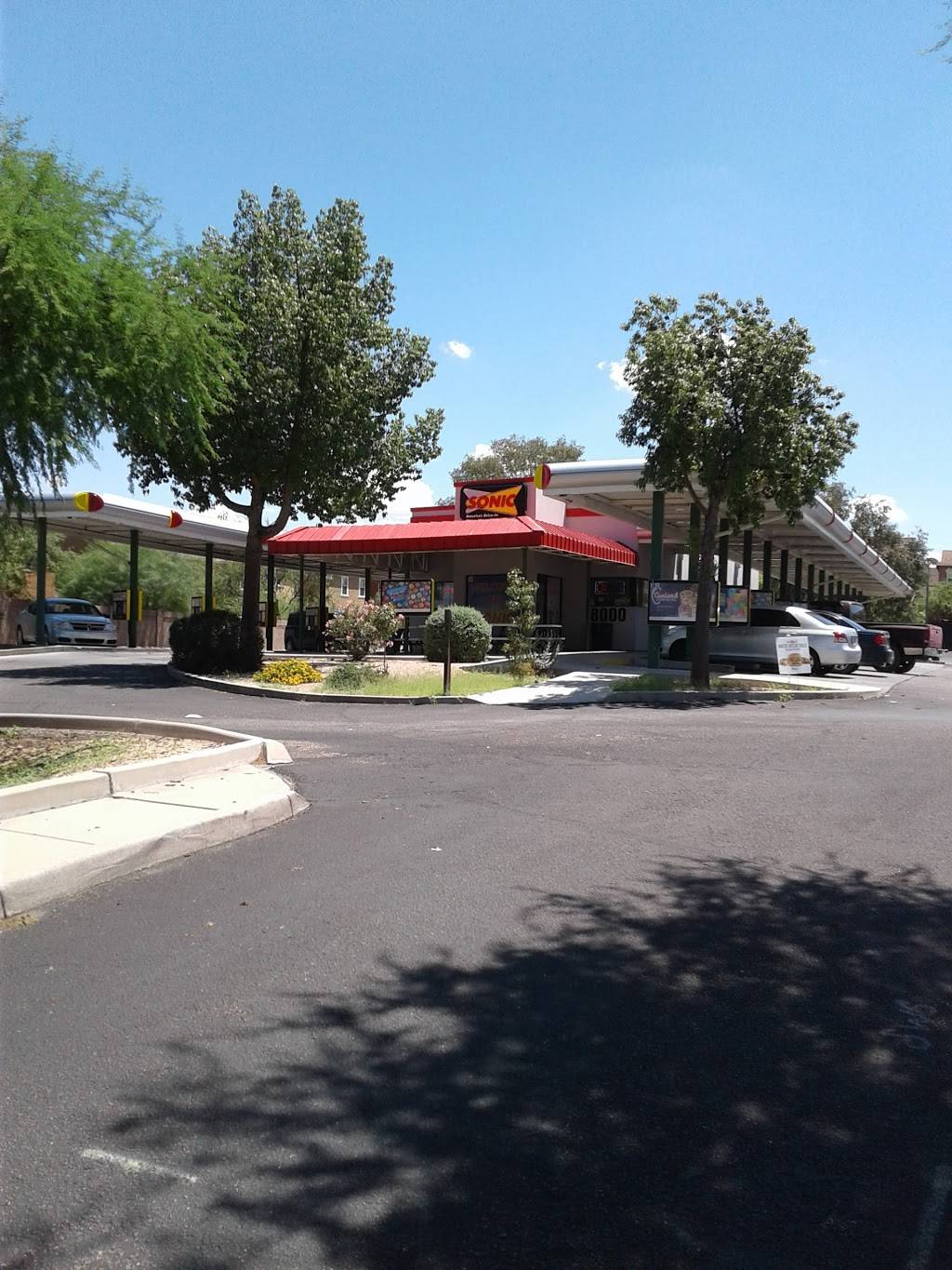 Sonic Drive-In | restaurant | 8000 E Golf Links Rd, Tucson, AZ 85730, USA | 5202966262 OR +1 520-296-6262