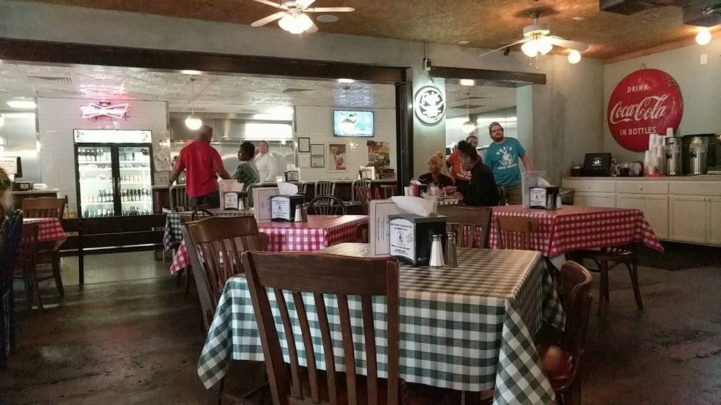 Gus’s World Famous Fried Chicken | restaurant | 1067 W Magnolia Ave, Fort Worth, TX 76104, USA | 8179274693 OR +1 817-927-4693