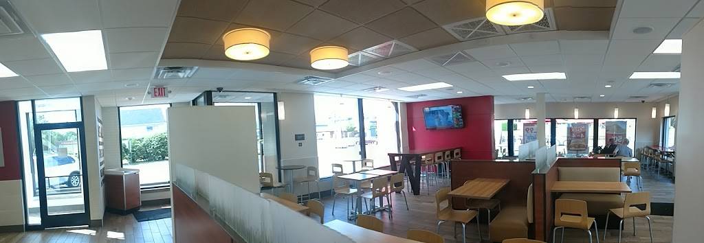 Wendys | restaurant | 486 Broadway, Methuen, MA 01844, USA | 9786827827 OR +1 978-682-7827