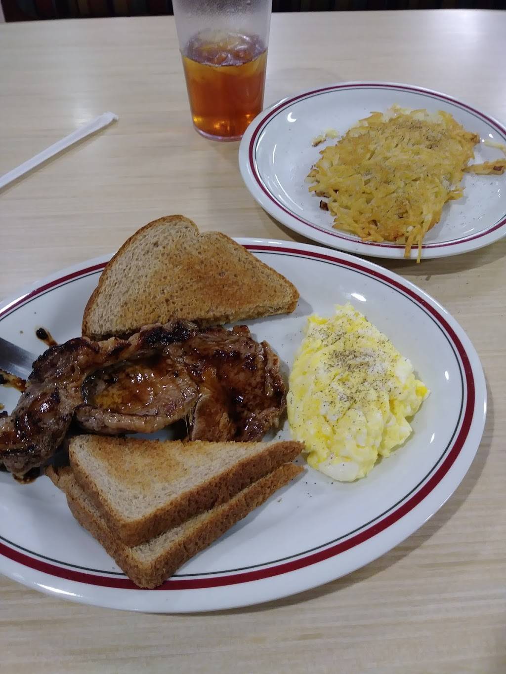 Huddle House | meal takeaway | 1800 S Main St, Farmville, VA 23901, USA | 4343323027 OR +1 434-332-3027