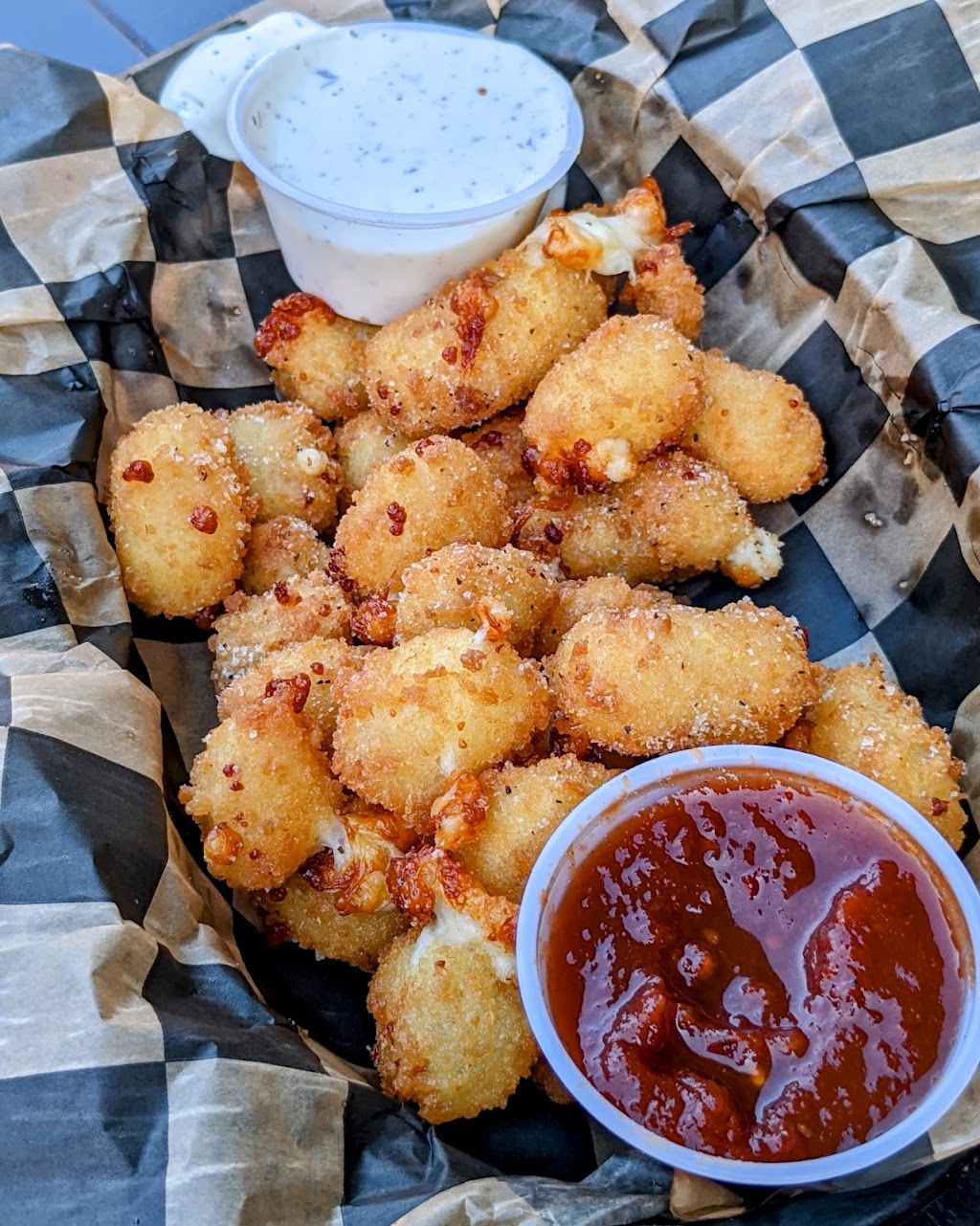 Eat Crow | restaurant | 1931 S 12th St, St. Louis, MO 63104, USA | 3149341400 OR +1 314-934-1400