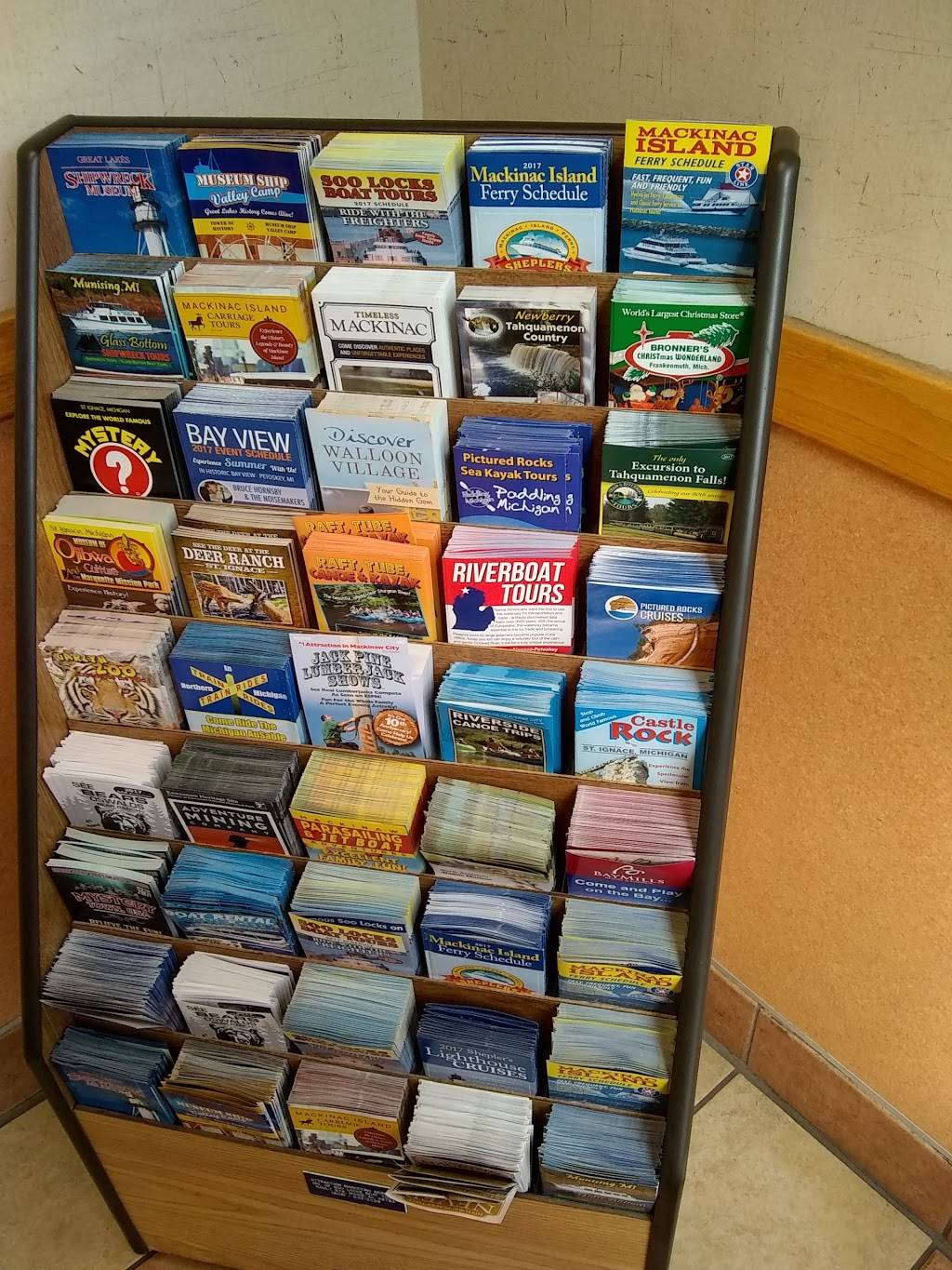 Wendys | restaurant | 822 Charlevoix Ave, Petoskey, MI 49770, USA | 2313485118 OR +1 231-348-5118