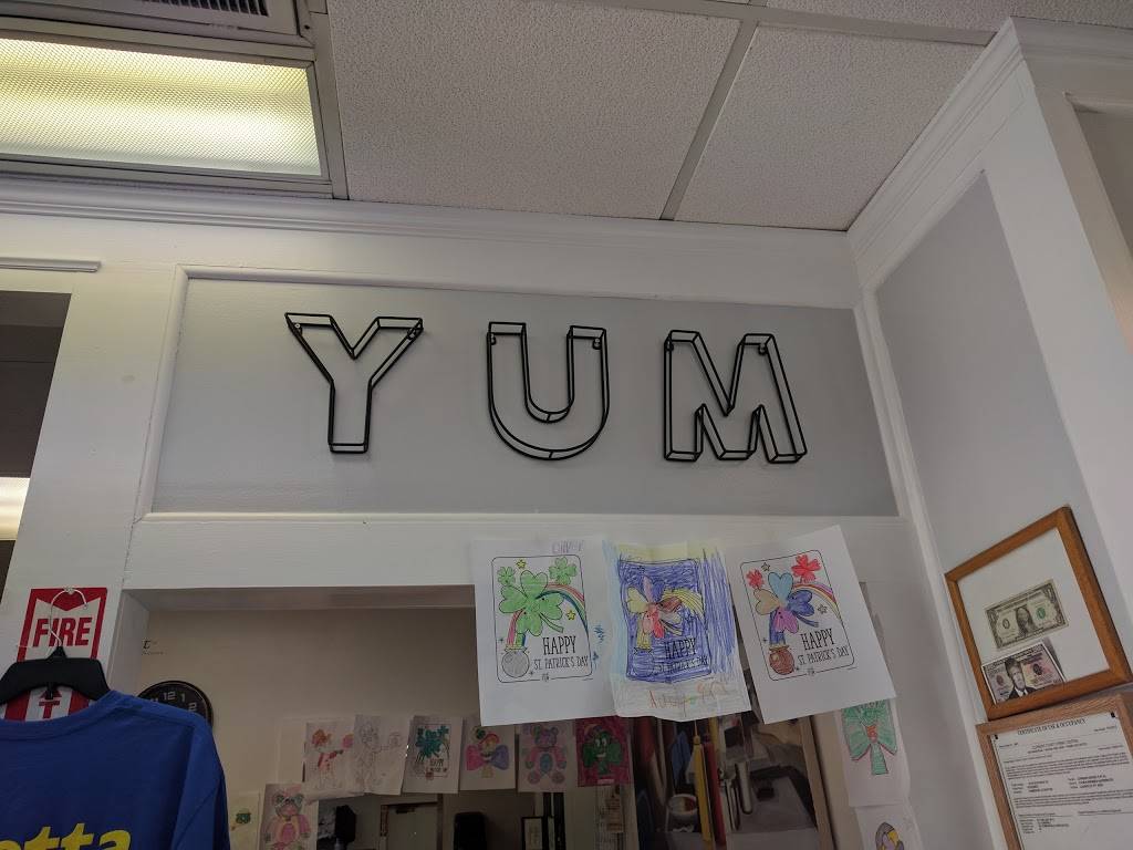 Poochies Place | restaurant | 1375 W Ohio Pike, Amelia, OH 45102, USA | 5137534000 OR +1 513-753-4000