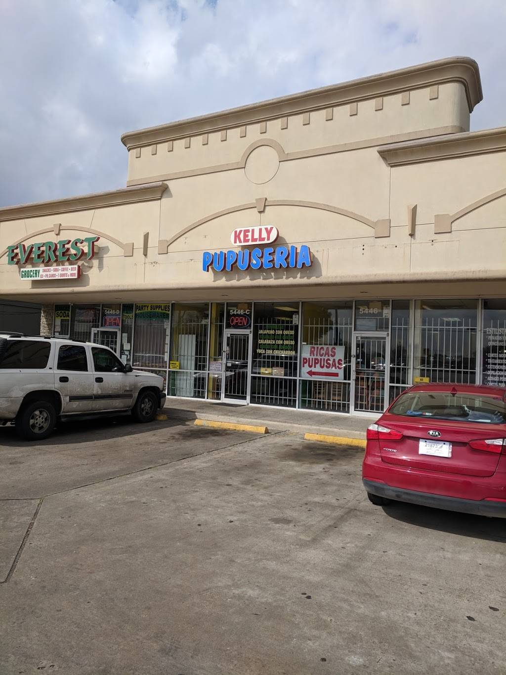 Kelly Pupuseria | restaurant | 5446 W Ridgecreek Dr, Houston, TX 77053, USA | 2818353231 OR +1 281-835-3231