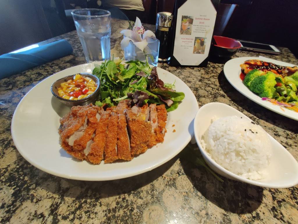 Fins Sushi & Grill | restaurant | 240 Cambridge St, Boston, MA 02114, USA | 6172272277 OR +1 617-227-2277