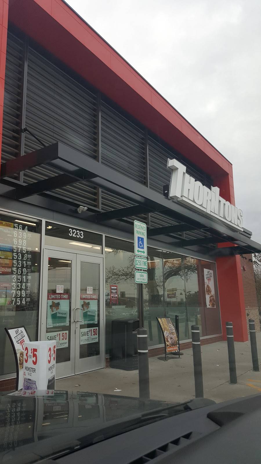 Thorntons | bakery | 3233 Grand Ave, Waukegan, IL 60085, USA | 8473360730 OR +1 847-336-0730