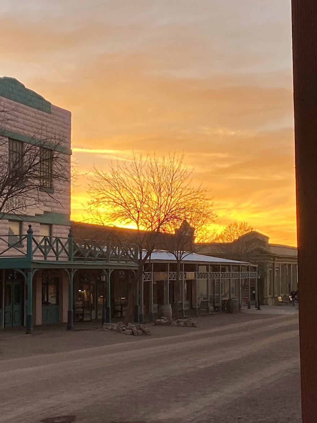 The Longhorn Restaurant | restaurant | 501 E Allen St, Tombstone, AZ 85638, USA | 5204573405 OR +1 520-457-3405