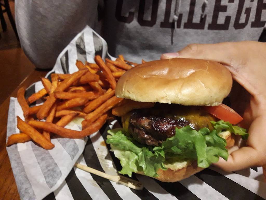 Bulldog Tavern | restaurant | 205 Prospect St, Washington, DC 20007, USA | 2026876186 OR +1 202-687-6186