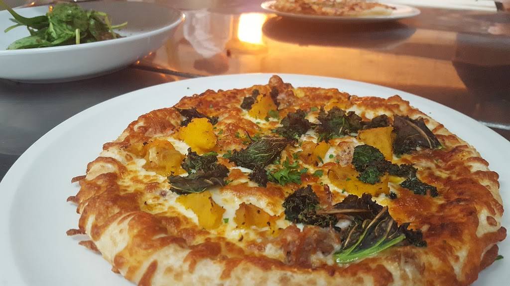 Tomate Basilic | restaurant | 12585 Rue Sherbrooke E, Pointe-aux-Trembles, QC H1B 1C8, Canada | 5146452009 OR +1 514-645-2009