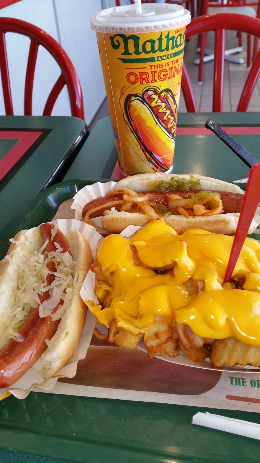Nathans Famous | restaurant | 3380 Hillside Avenue, New Hyde Park, NY 11040, USA | 5162469440 OR +1 516-246-9440