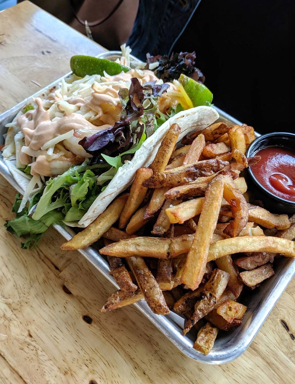 Decent People Taproom | restaurant | 5140 River Club Dr #120, Suffolk, VA 23435, USA | 7579771211 OR +1 757-977-1211