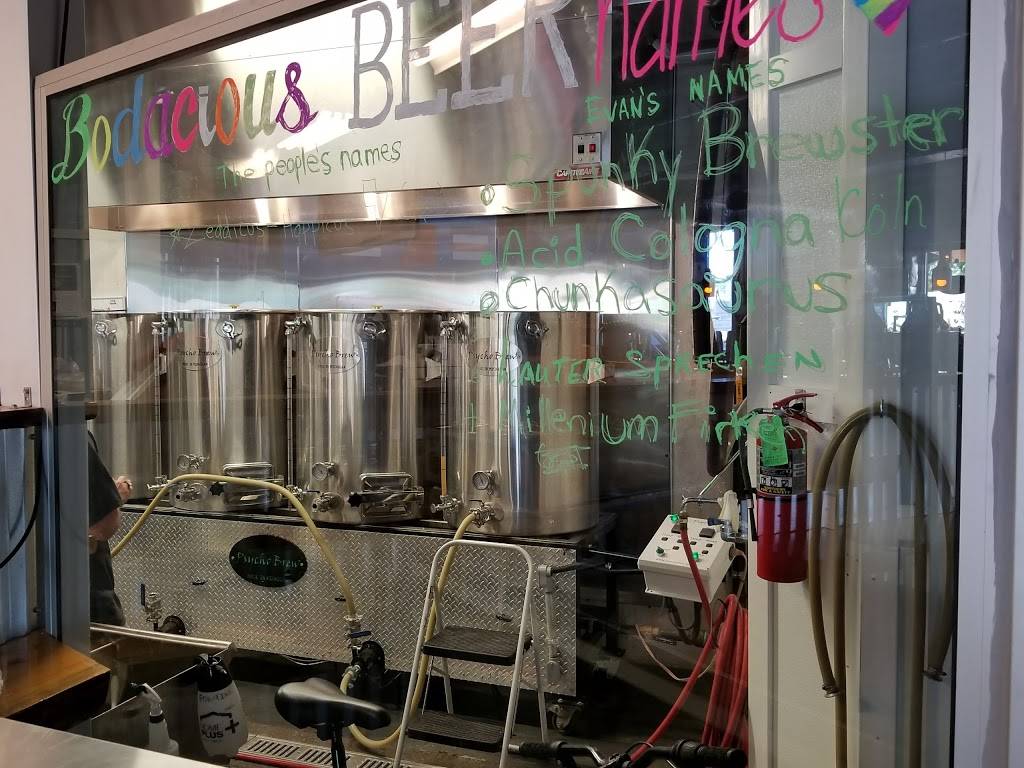 Lake Charlevoix Brewing Co | restaurant | 111 Bridge Park Dr, Charlevoix, MI 49720, USA | 2314373220 OR +1 231-437-3220