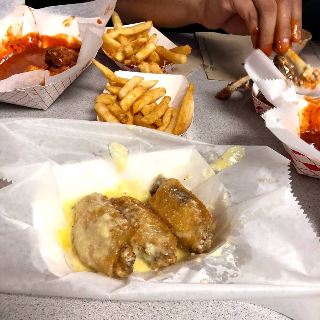 Wing Cave & Grill | restaurant | 1450 W 104th Ave, Northglenn, CO 80234, USA | 3032425996 OR +1 303-242-5996