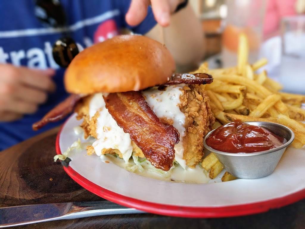 Brewsters Beer Garden + Restaurant | restaurant | 229 Water Street North, Petaluma, CA 94952, USA | 7079818330 OR +1 707-981-8330