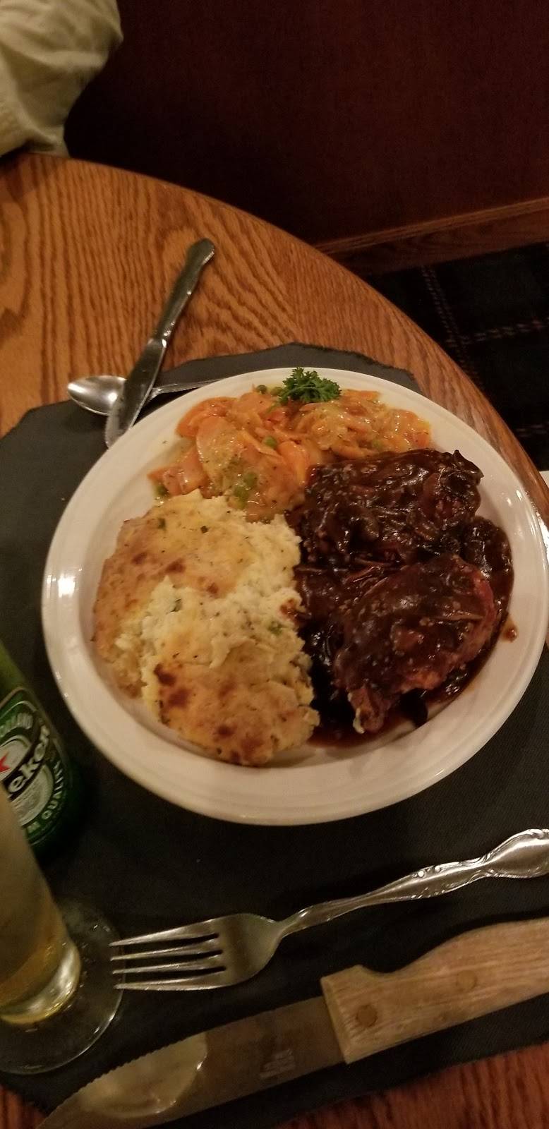 Huntergreen Inn & Pub | restaurant | 319 E Broad St, Raymond, IL 62560, USA | 2172293683 OR +1 217-229-3683