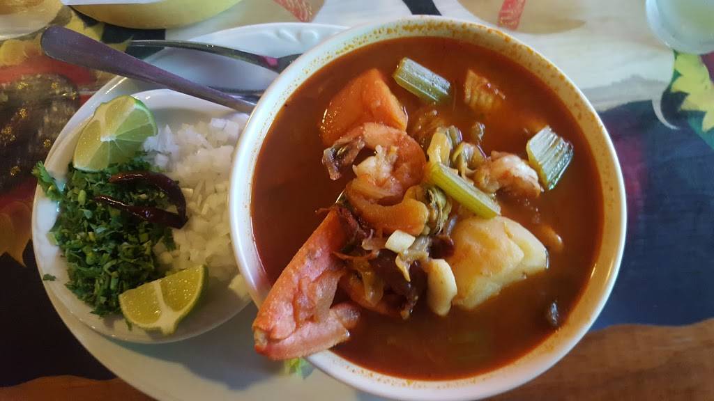 Restaurante La Salsa | restaurant | 119 E Oklahoma Ave, Milwaukee, WI 53207, USA | 4144830522 OR +1 414-483-0522