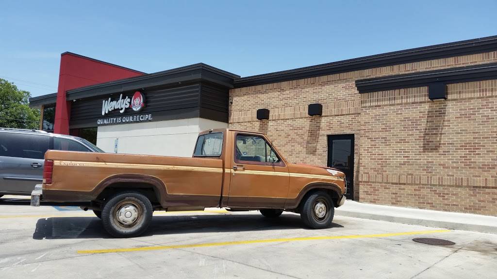 Wendys | restaurant | 2422 E Southcross, San Antonio, TX 78223, USA | 2105332898 OR +1 210-533-2898