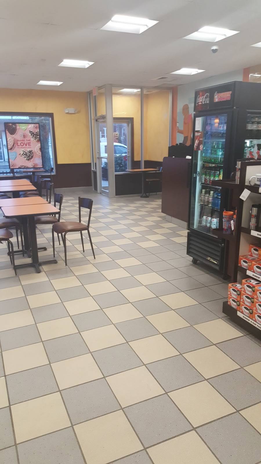 Dunkin | bakery | 255 Main St, Niantic, CT 06357, USA | 8607391910 OR +1 860-739-1910