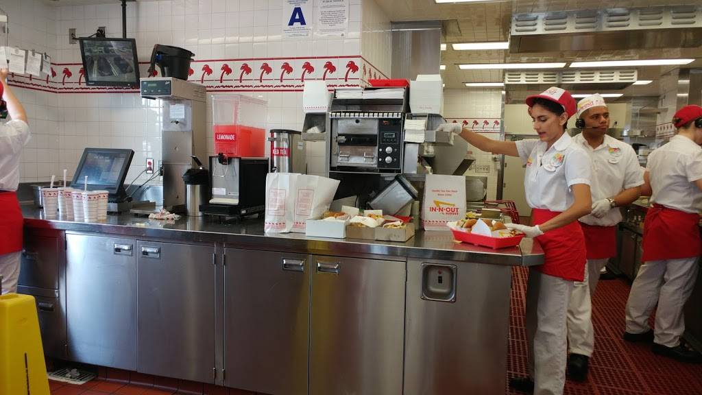 In-N-Out Burger | restaurant | 331 Railroad Canyon Rd, Lake Elsinore, CA 92532, USA | 8007861000 OR +1 800-786-1000