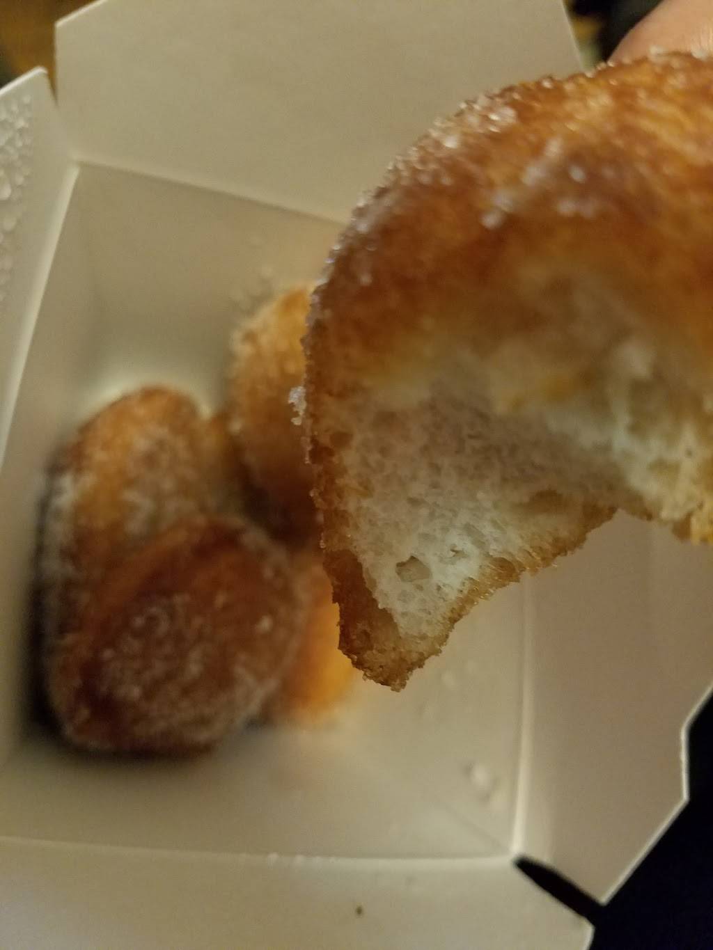 Takie Outit | restaurant | 2132 W Chicago Ave, Chicago, IL 60622, USA | 7732521880 OR +1 773-252-1880