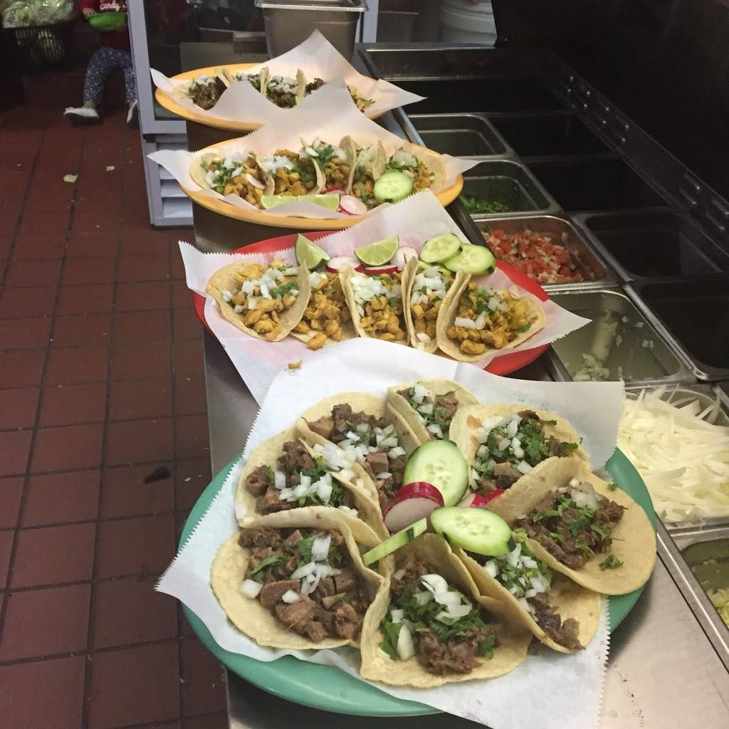 Restaurante y Tienda El Gallo Giro | restaurant | 4700 Rossville Blvd, Chattanooga, TN 37407, USA | 4238054760 OR +1 423-805-4760