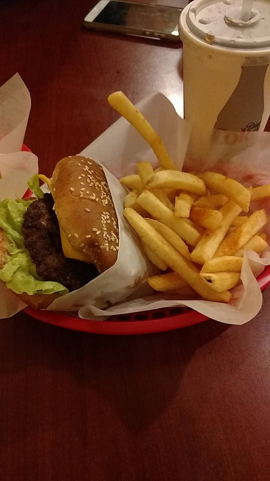 Town Burgers | restaurant | 16 El Camino Real B, Greenfield, CA 93927, USA | 8316745786 OR +1 831-674-5786