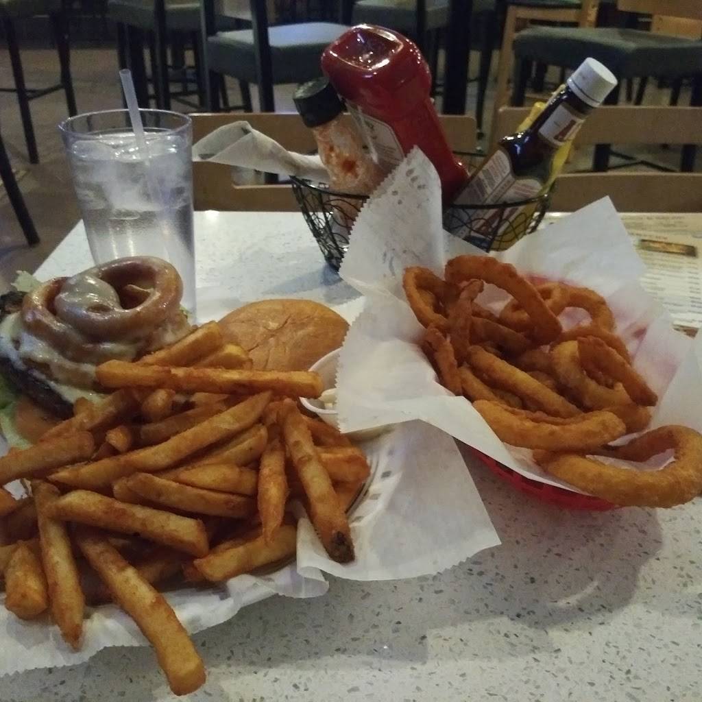 Gratiot Huddle Sports Bar & Grill | restaurant | 31327 Gratiot Ave, Roseville, MI 48066, USA | 5862934500 OR +1 586-293-4500