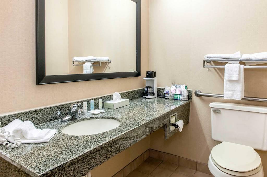 Quality Inn | restaurant | 1068 Hotel Dr, Defiance, OH 43512, USA | 4197844900 OR +1 419-784-4900