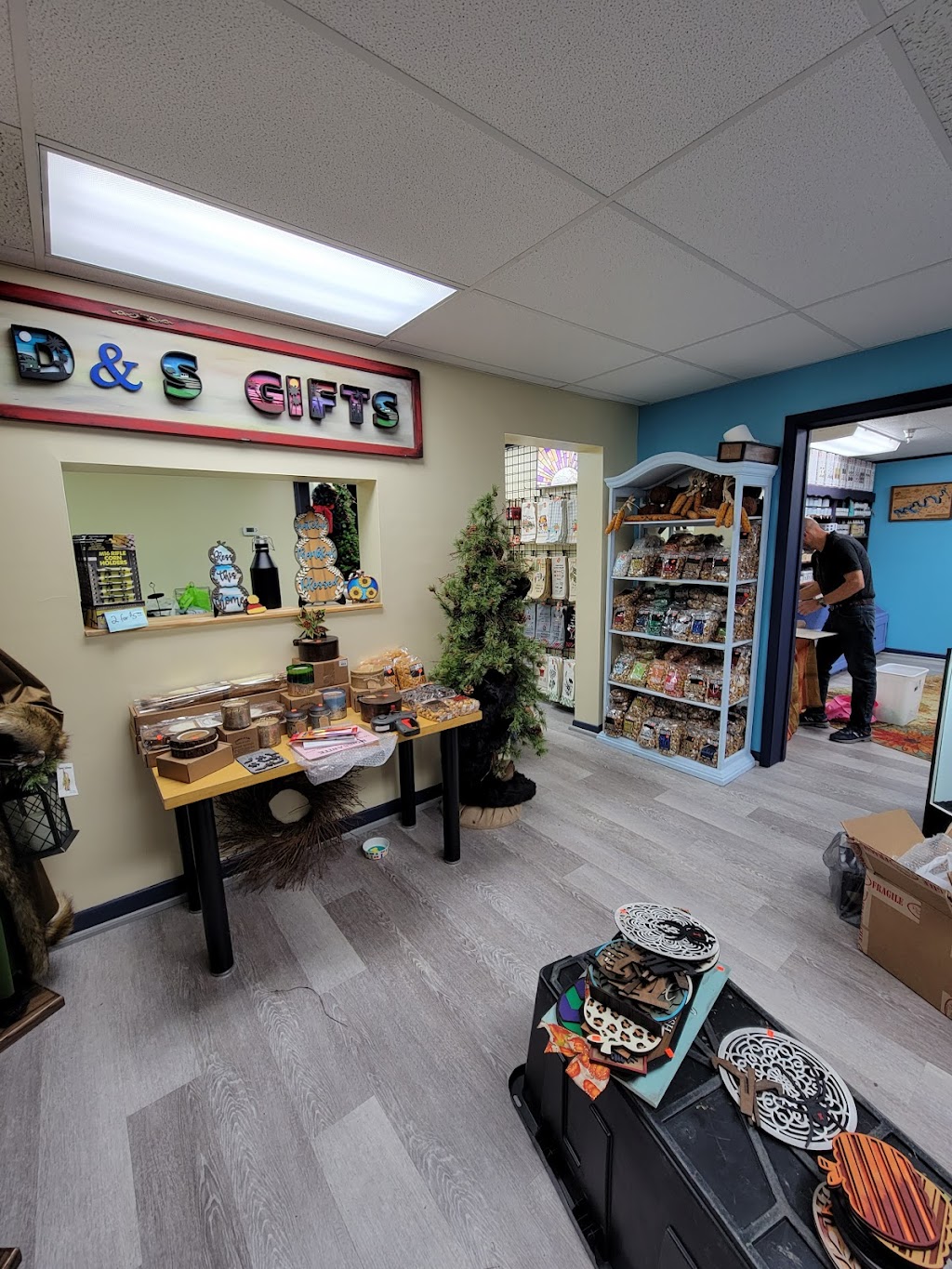 DS Gifts and More | cafe | 313 Southeast Meeting Street, Suite A, B, & C, Dandridge, TN 37725, USA | 5417616062 OR +1 541-761-6062