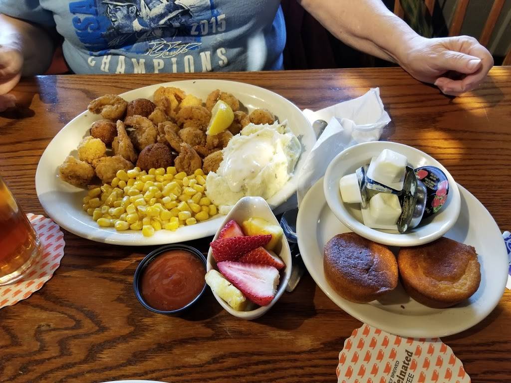 Cracker Barrel Old Country Store | restaurant | 12101 S Strang Line Rd, Olathe, KS 66062, USA | 9137809108 OR +1 913-780-9108