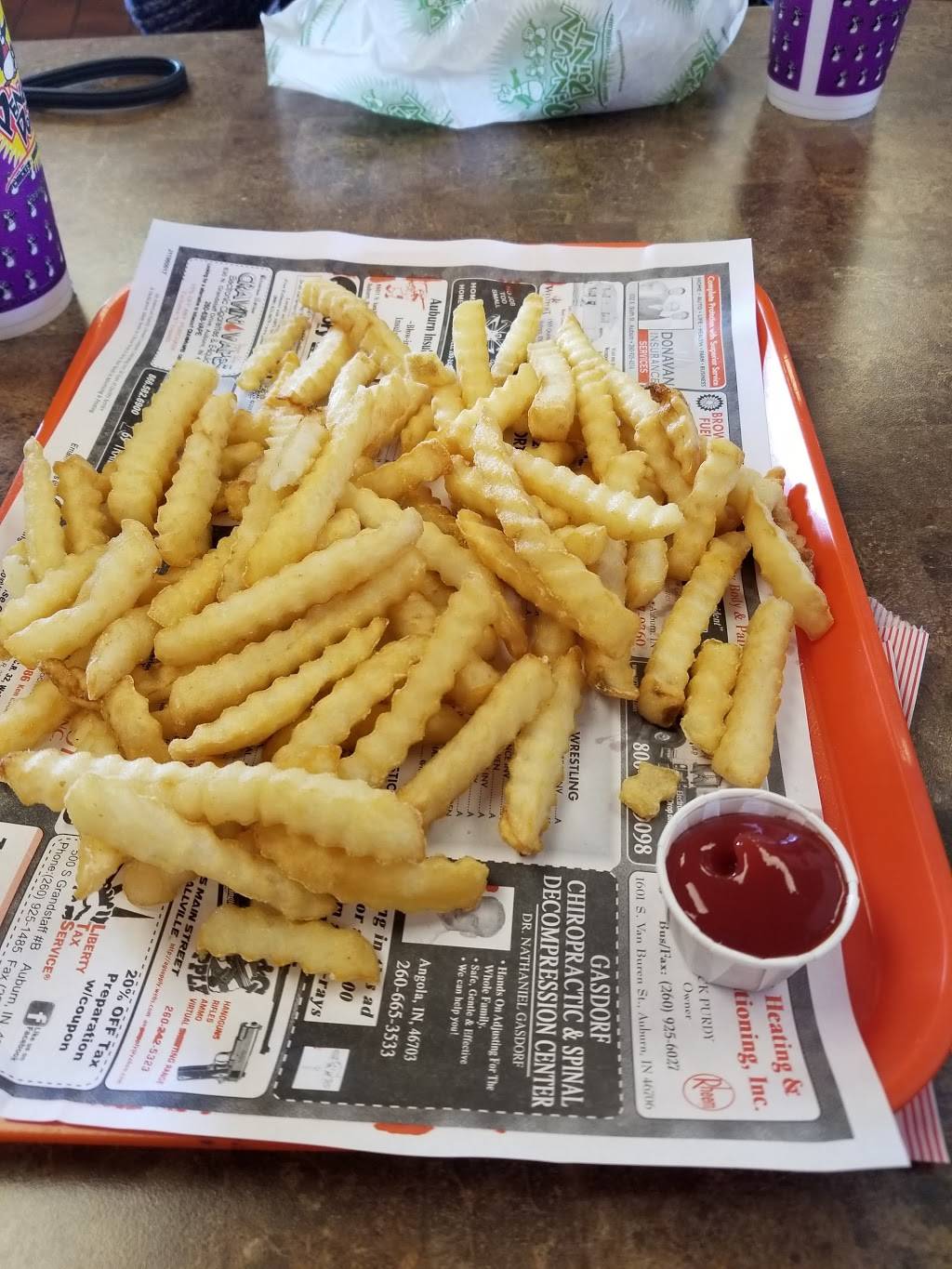 Penguin Point | restaurant | 705 W 7th St, Auburn, IN 46706, USA | 2609253112 OR +1 260-925-3112