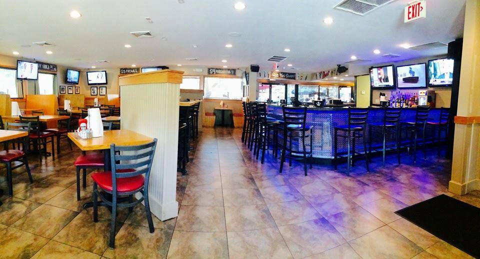 Legends Tavern and Grille | restaurant | 10079 W Oakland Park Blvd, Sunrise, FL 33351, USA | 9547427115 OR +1 954-742-7115