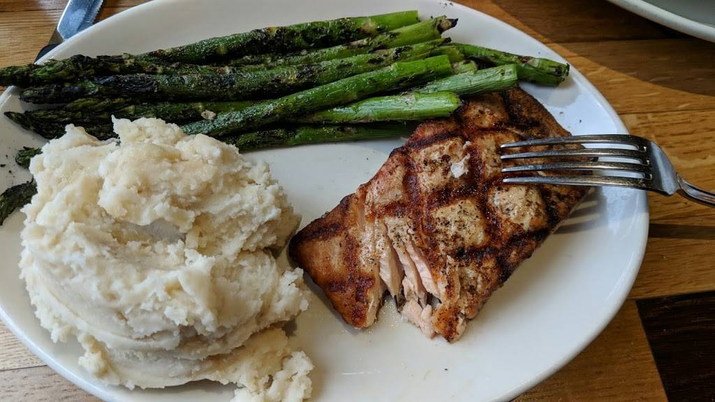 Wood Ranch BBQ & Grill | restaurant | 110 N 1st St, Burbank, CA 91502, USA | 7472002460 OR +1 747-200-2460