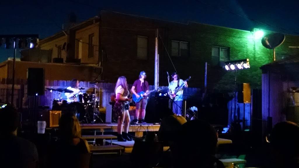 Specks Bar & Grill | restaurant | 2105 SW Mission Ave, Topeka, KS 66614, USA | 7852729749 OR +1 785-272-9749