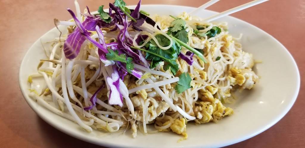 Lulus Rice & Noodles | restaurant | 135 W Kemper Rd, Cincinnati, OH 45246, USA | 5136714949 OR +1 513-671-4949