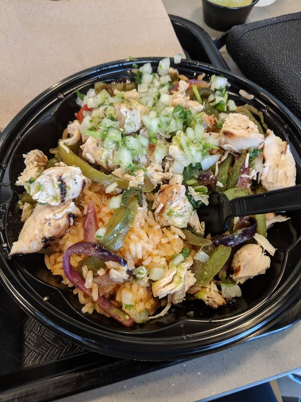 Baja Fresh Mexican Grill | restaurant | 14622 Ventura Blvd, Sherman Oaks, CA 91403, USA | 8187890602 OR +1 818-789-0602