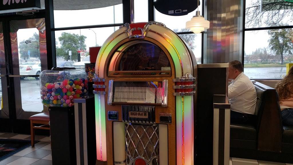 The Original Mels Diner | restaurant | 1804 Douglas Blvd, Roseville, CA 95661, USA | 9167836357 OR +1 916-783-6357