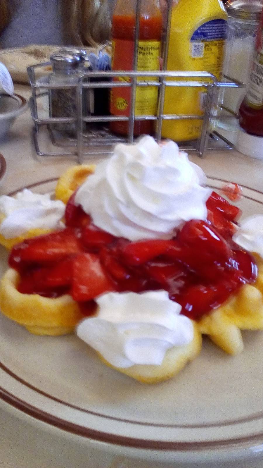 Fionas Family Restaurant | restaurant | 595 E Edwardsville Rd, Wood River, IL 62095, USA | 6182592410 OR +1 618-259-2410