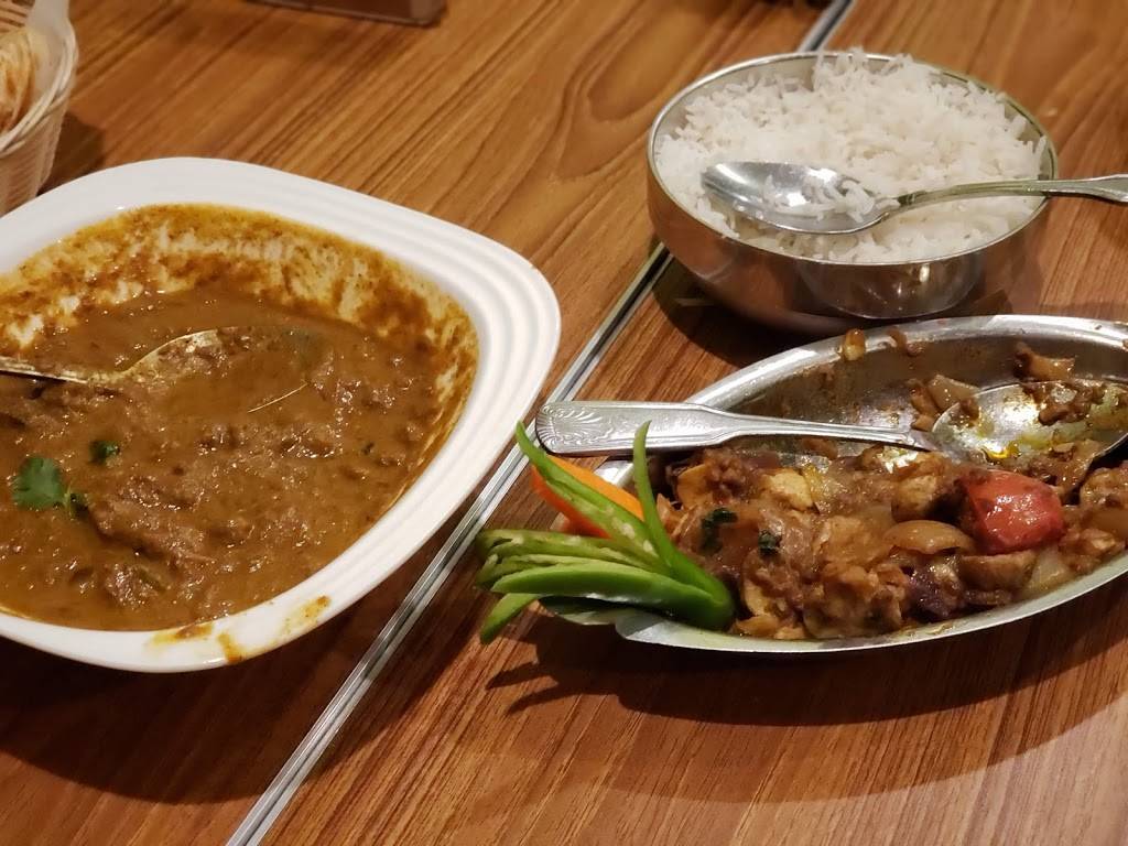 Aahaar an Indian Eatery | restaurant | 7726 Center Blvd SE #135, Snoqualmie, WA 98065, USA | 4258885500 OR +1 425-888-5500