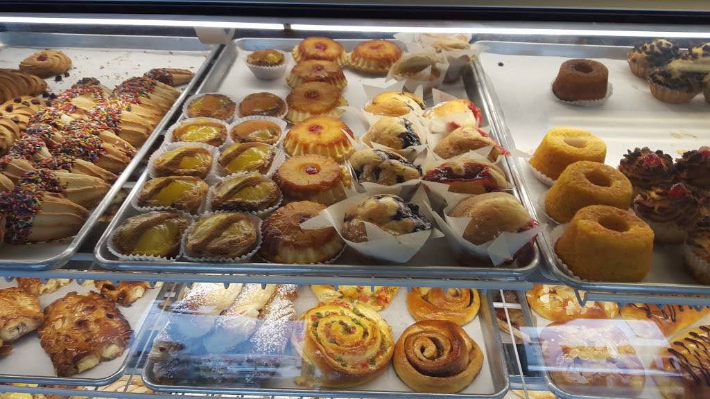 Euro Fresh Bakery | restaurant | 882 Horseblock Road, Farmingville, NY 11738, USA | 6317363600 OR +1 631-736-3600