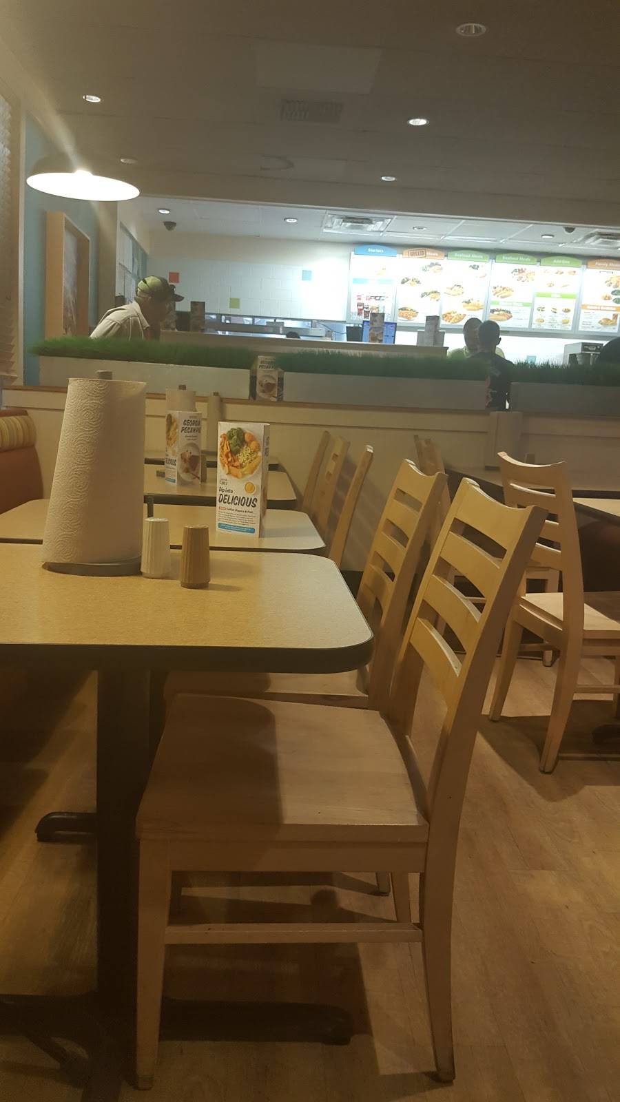 Captain Ds | restaurant | 560 W Town Plz, Bessemer, AL 35020, USA | 2054283704 OR +1 205-428-3704