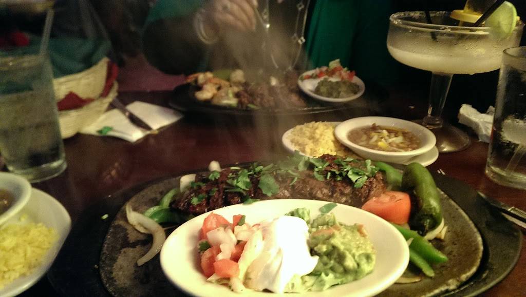 Los Cuates Restaurant | restaurant | 1116 King St, Alexandria, VA 22314, USA | 7035482918 OR +1 703-548-2918