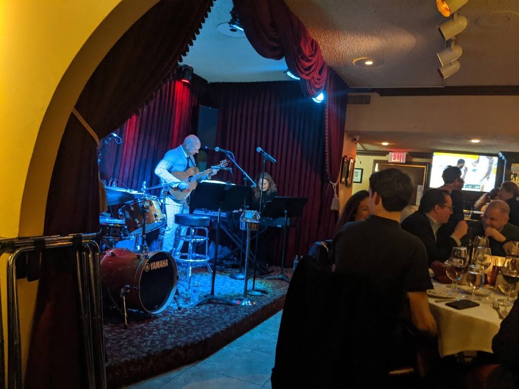 Italian American Club Restaurant | restaurant | 2333 E Sahara Ave, Las Vegas, NV 89104, USA | 7024573866 OR +1 702-457-3866